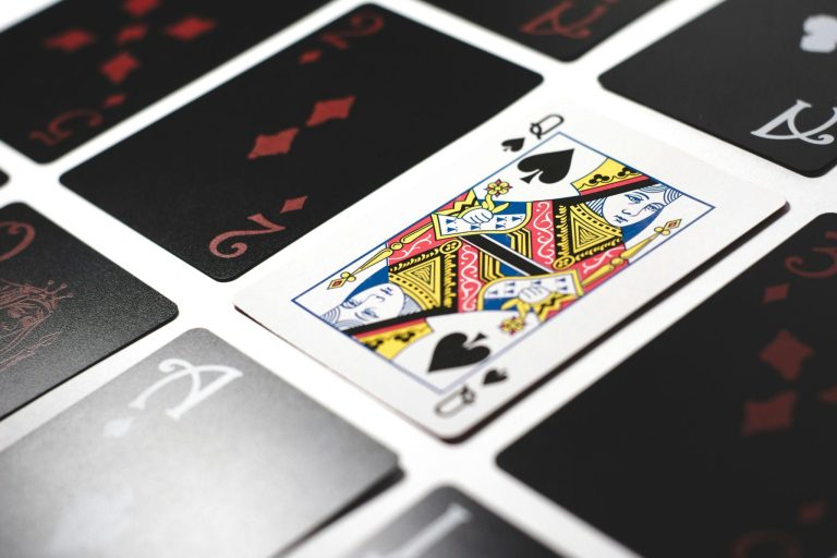 Beginner’s Guide to Live Dealer Blackjack: Rules, Flow, and Table Basics